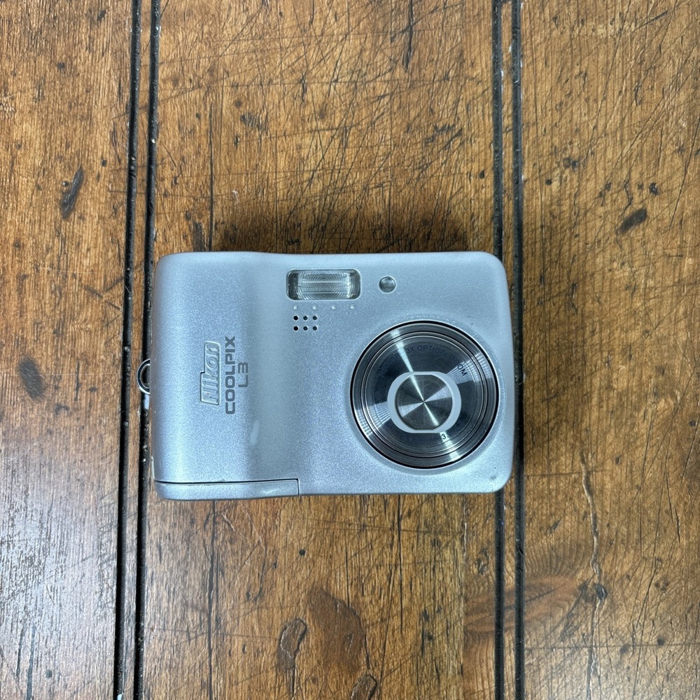 Nikon Coolpix L3‎ Digital Camera Silver 5.1 MP 3x Zoom PARTS ONLY